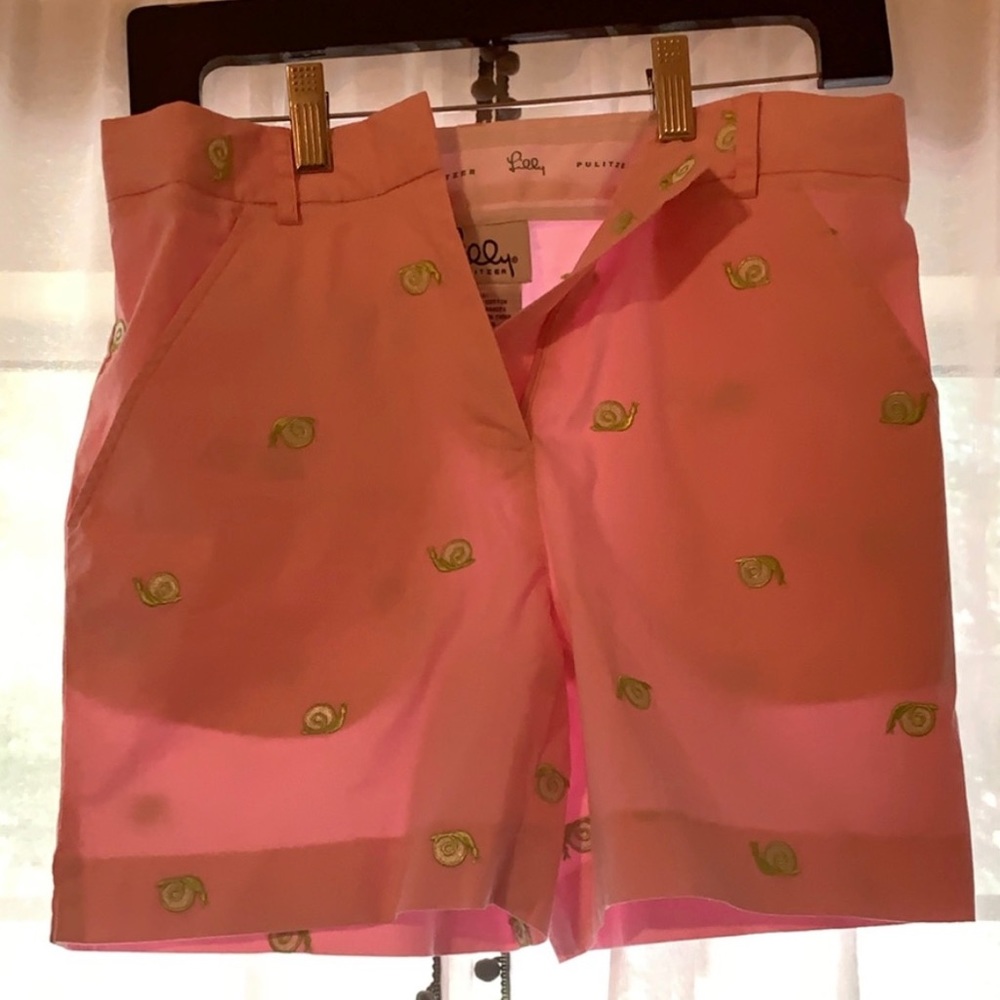 EUC Lilly Pulitzer sz 2 white label snail shorts
